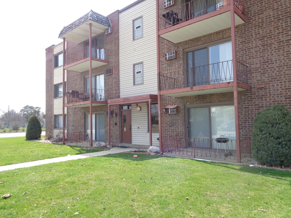 Foto principal - 5724 W 111th St