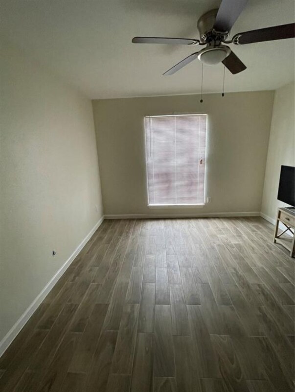 Foto del edificio - 9350 Country Creek St