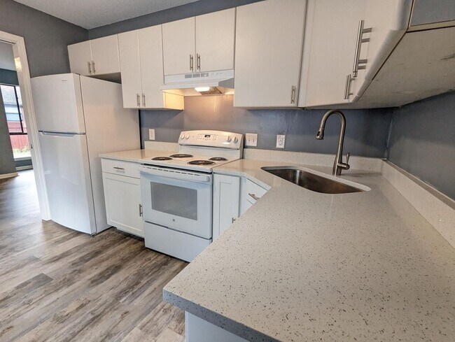 Foto del edificio - Private Fenced Yard + 3BR Townhome – Great Location!
