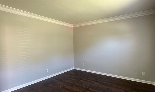 Building Photo - 2020 Bentwood Ct