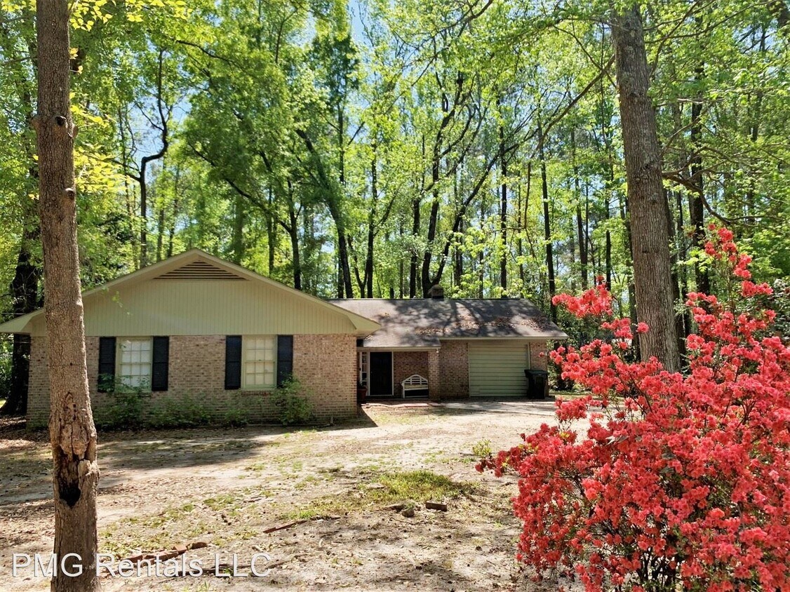 Primary Photo - 4 br, 2 bath Room For Rent - 114 Forest Way