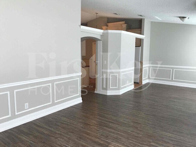 Building Photo - 1609 Whiting St SE