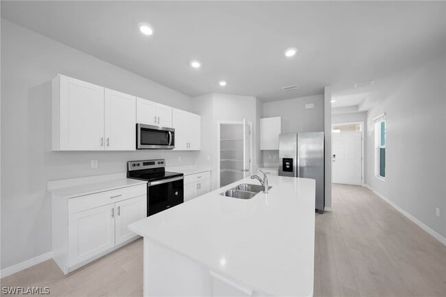 Building Photo - 900 Friendship Cir