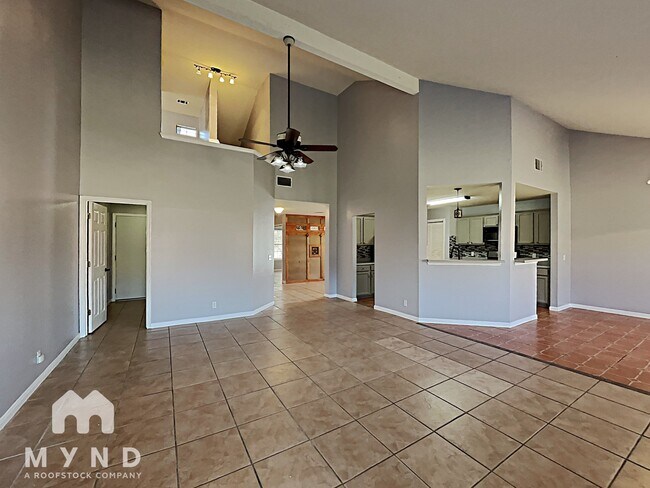 Foto del edificio - 406 Little Lake Rd