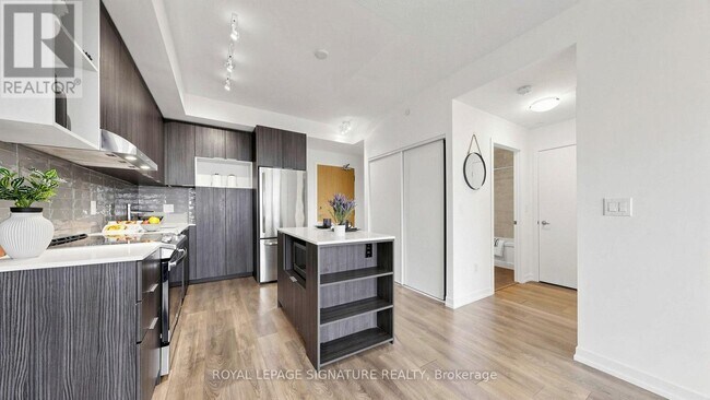 Photo du bâtiment - 2520 Eglinton Ave W