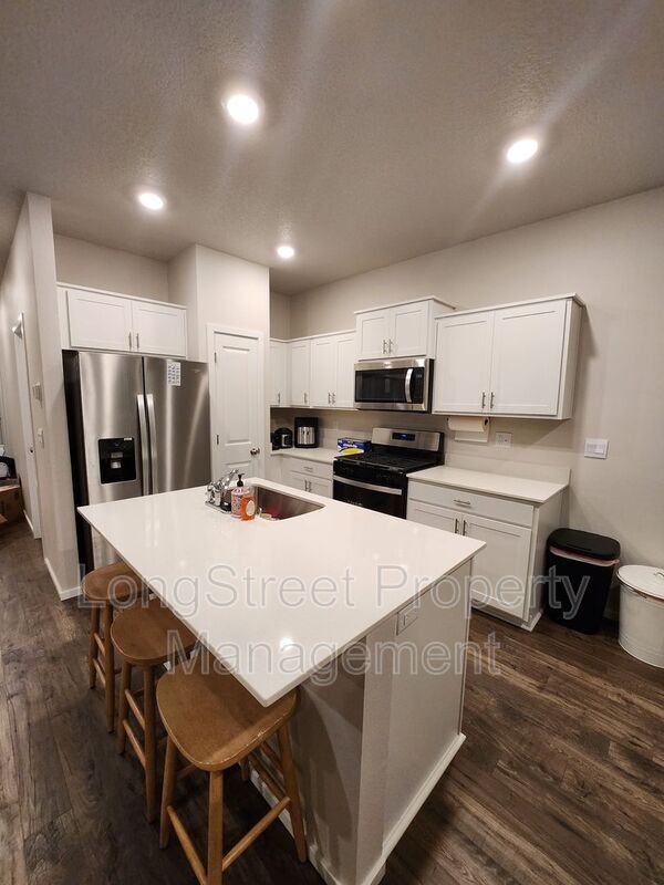 Foto del edificio - 412 Lost Lake St NE