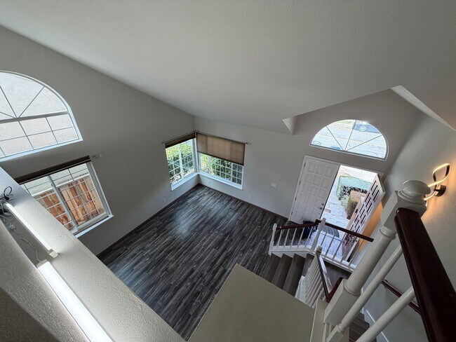 Foto del edificio - 5572 Tan Oak Dr