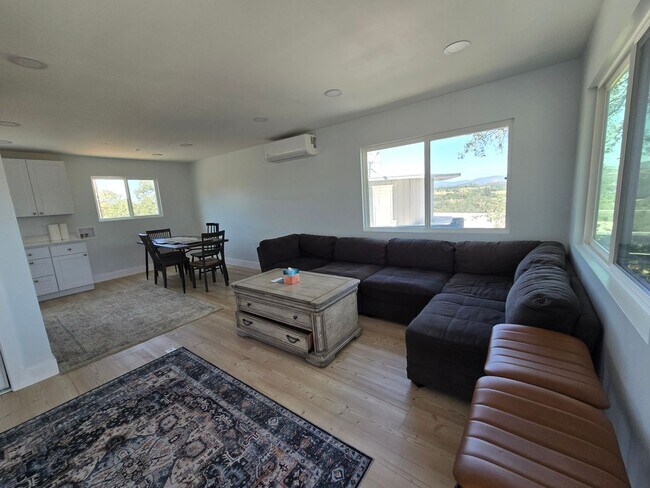 Foto del edificio - Completely remodeled 2-bedroom, 1-bath ADU in Loma Rica, CA