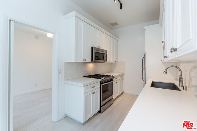 Building Photo - 8497 Fountain Ave