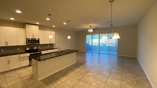 Building Photo - 3/2.5 Town Home in Winter Park - Priced to...