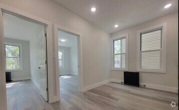Building Photo - 20 Woodlawn Ave