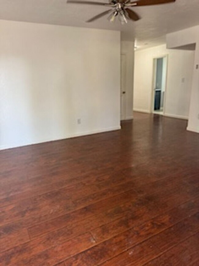 Building Photo - 3 bedroom home