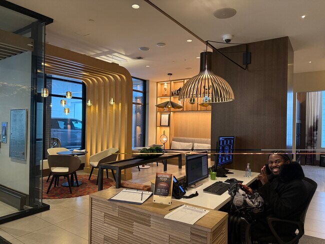 Foto del edificio - 925 N Fairfax St