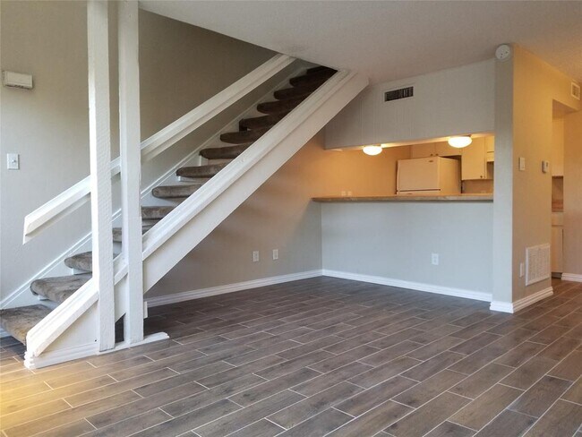 Building Photo - 4640 Country Creek Dr