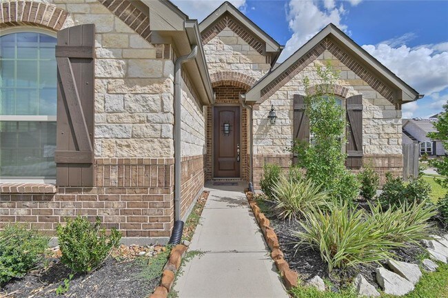 Building Photo - 2027 Scenic Hollow Ln