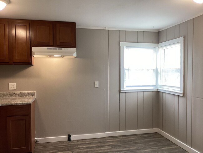 Foto del edificio - **Deposit Special $500** 1950 Shaftesbury ...