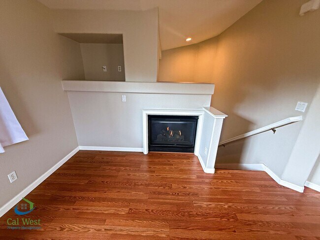 Foto del edificio - $3195 - Beautiful 2 Bd/2Bath Townhouse in the Palmia Community near Hwy 85 and Cottle!