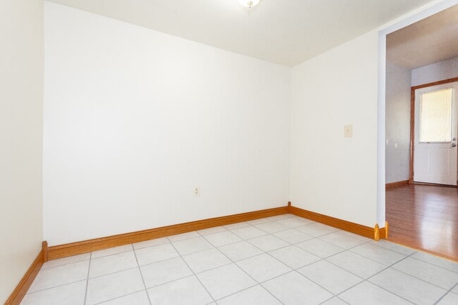 Building Photo - 929 S English Ave