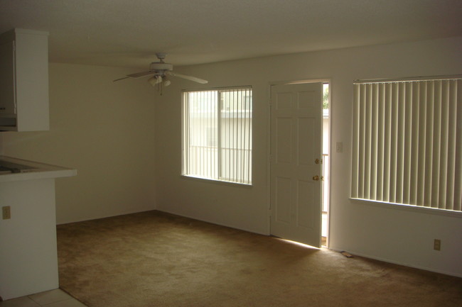Building Photo - 213 Calle Miramar