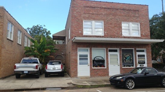 Primary Photo - 114 N Cypress St