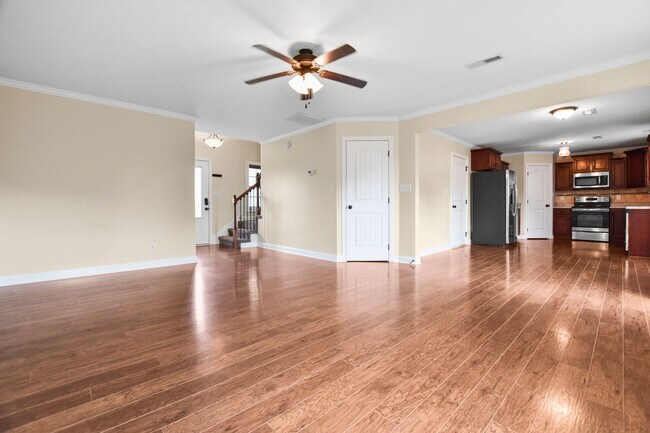 Building Photo - Pet Friendly Three Bedroom!