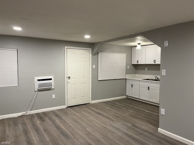 Foto del edificio - 2 br, 1 bath House - 5302 Revere Avenue 2 ...