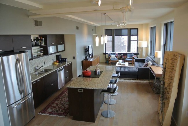 Open space entertaining! - 915 Olive St