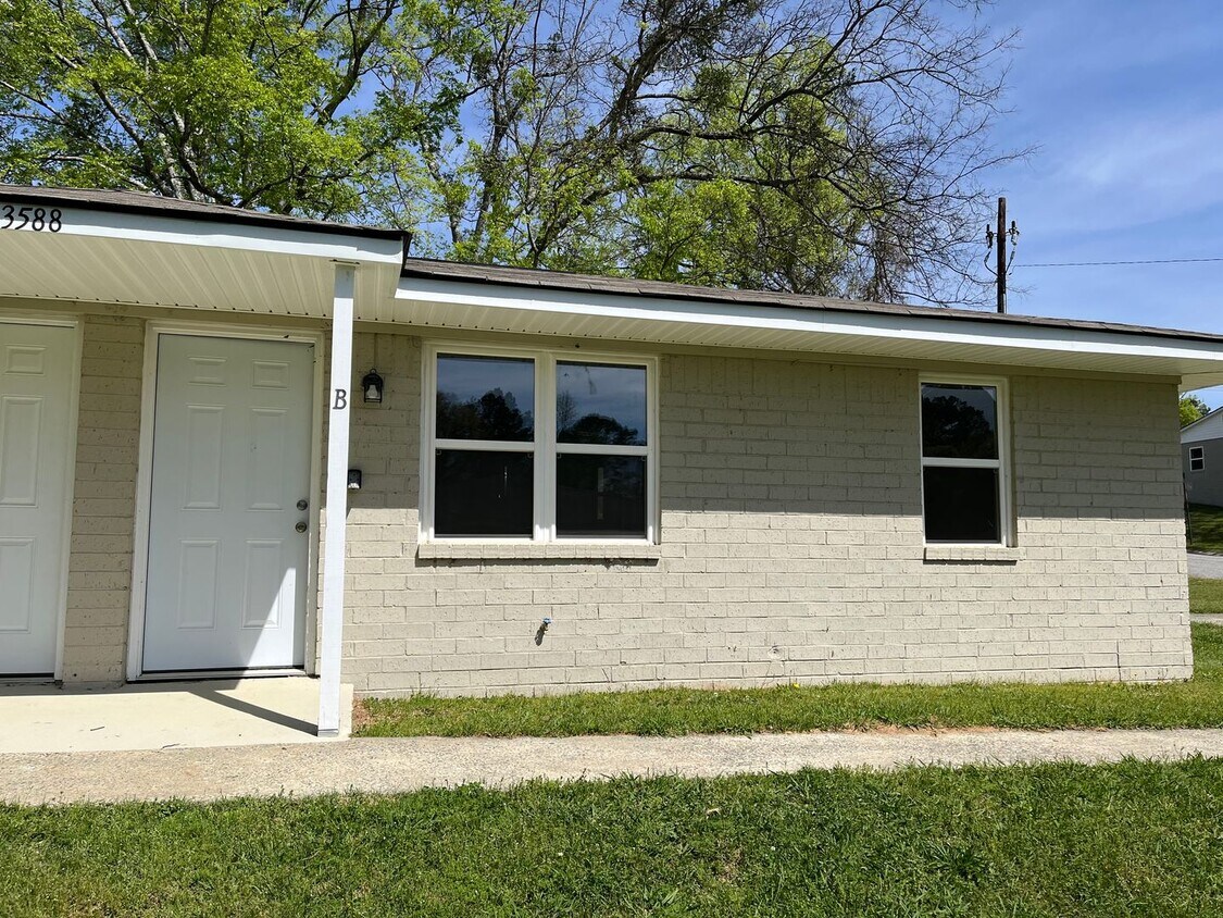 Foto principal - 3588 Fair St