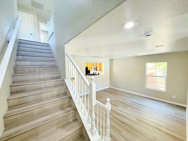 Foto del edificio - Cozy and charming 3-bedroom, 2.5-bath home