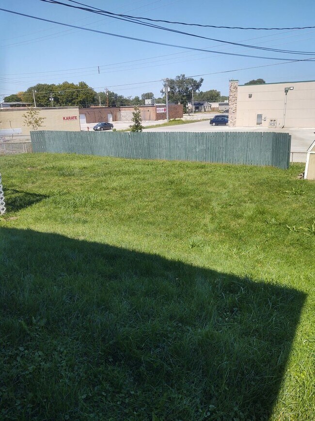 Building Photo - SW 413/415 Milan