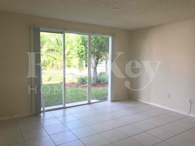 Foto del edificio - 2281 NE 42nd Cir