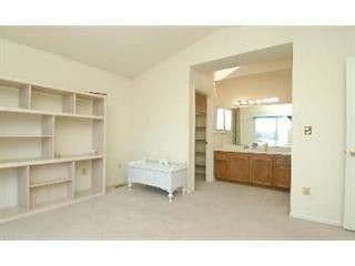 Building Photo - 2 bedroom town-home with 2 car garage