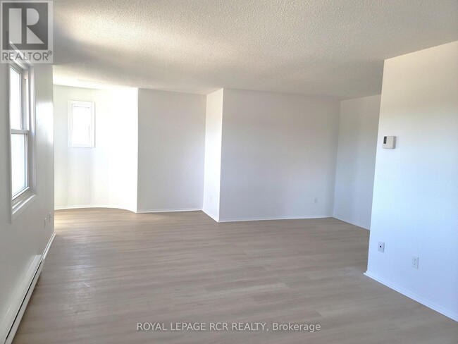 Building Photo - 2 Orchard Heights Blvd