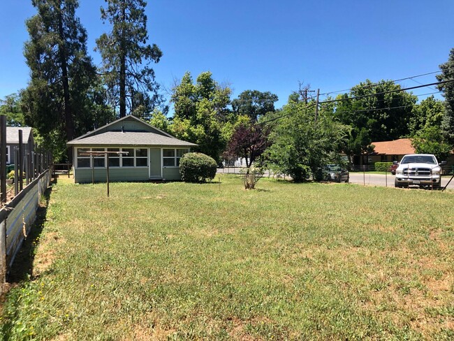 Building Photo - 2-Bed, 1-Bath, Bungalow