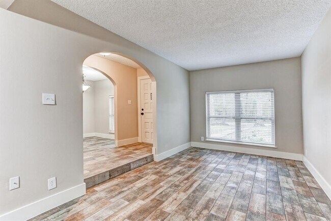 Foto del edificio - 1827 Riverwood Trail