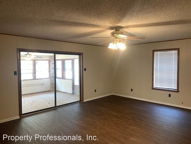 Building Photo - 3 br, 2 bath House - 1290 Mary Preiss Drive