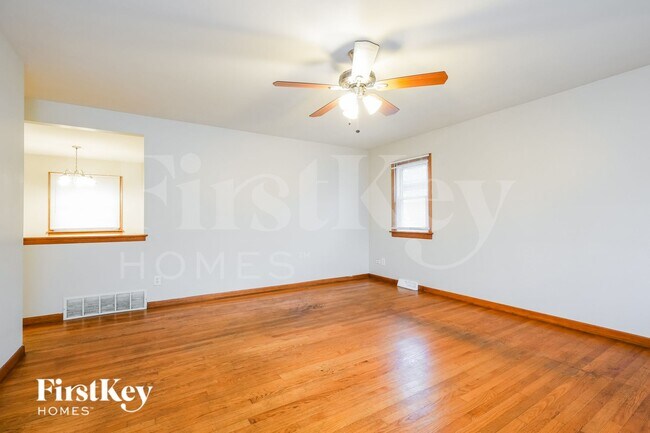 Building Photo - 18523 Oak Ave
