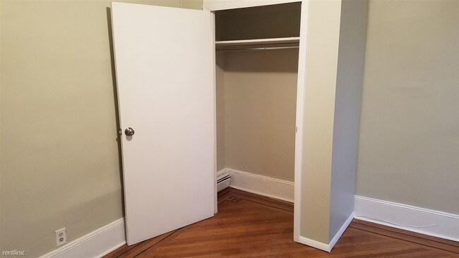 Foto del edificio - 3 br, 1 bath Apartment - 82 Seymour Ave