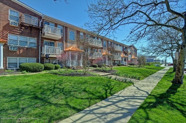 Building Photo - 307 4th Ave
