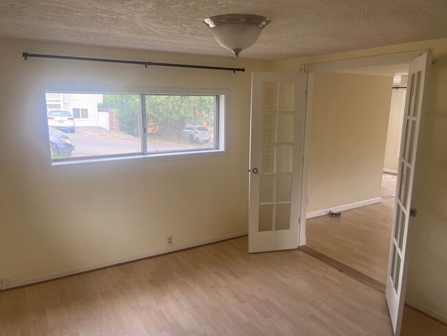 Building Photo - Multnomah Village 2 bedroom cottage delight