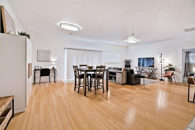 Foto del edificio - 512 SW B St