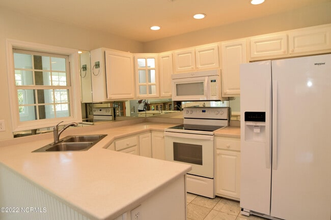 Building Photo - 403 Emerald Landing Dr
