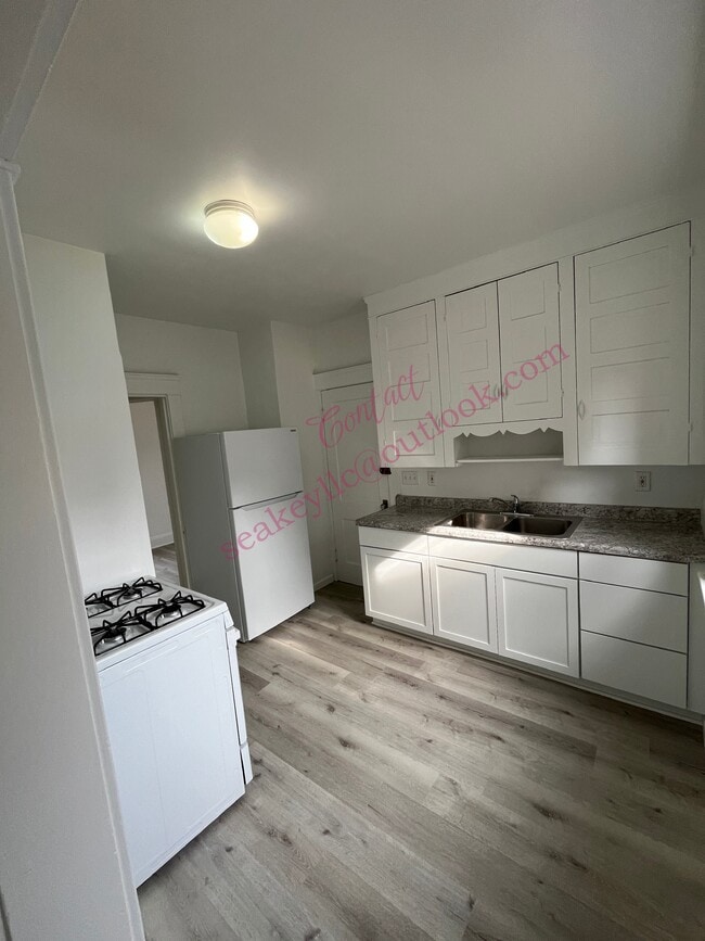 Kitchen - 3191 W 116th St