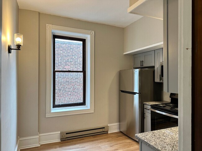 Foto del edificio - Remodeled 3 bedroom apartment