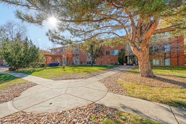 Explora tu nuevo hogar rodeado de la belleza y tranquilidad de la naturaleza. - Glen Ridge Apartments