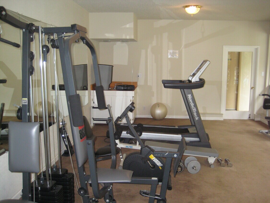 Building Photo - 1048 Continentals Way
