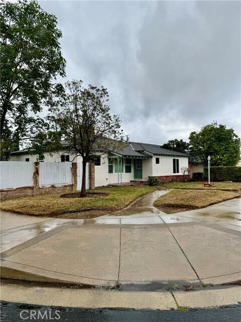 Foto del edificio - 16930 Tupper St