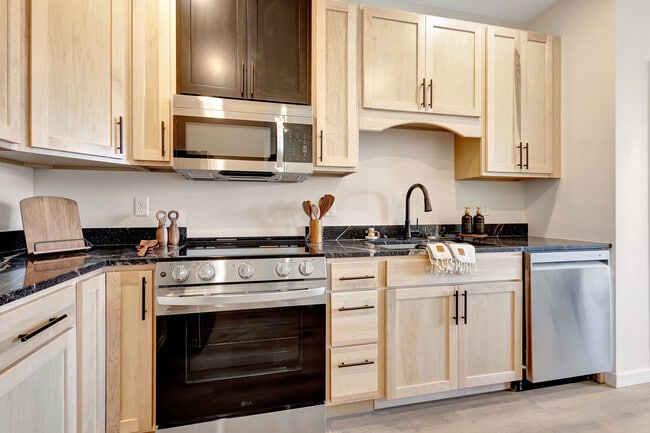 Building Photo - West End Flats