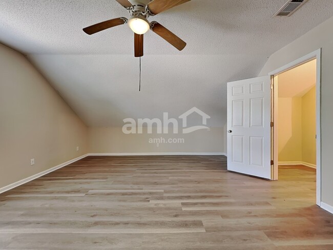 Building Photo - 7 Holly Springs Cir