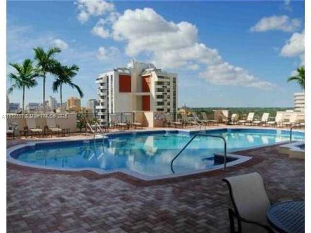 Foto del edificio - 888 Douglas Rd